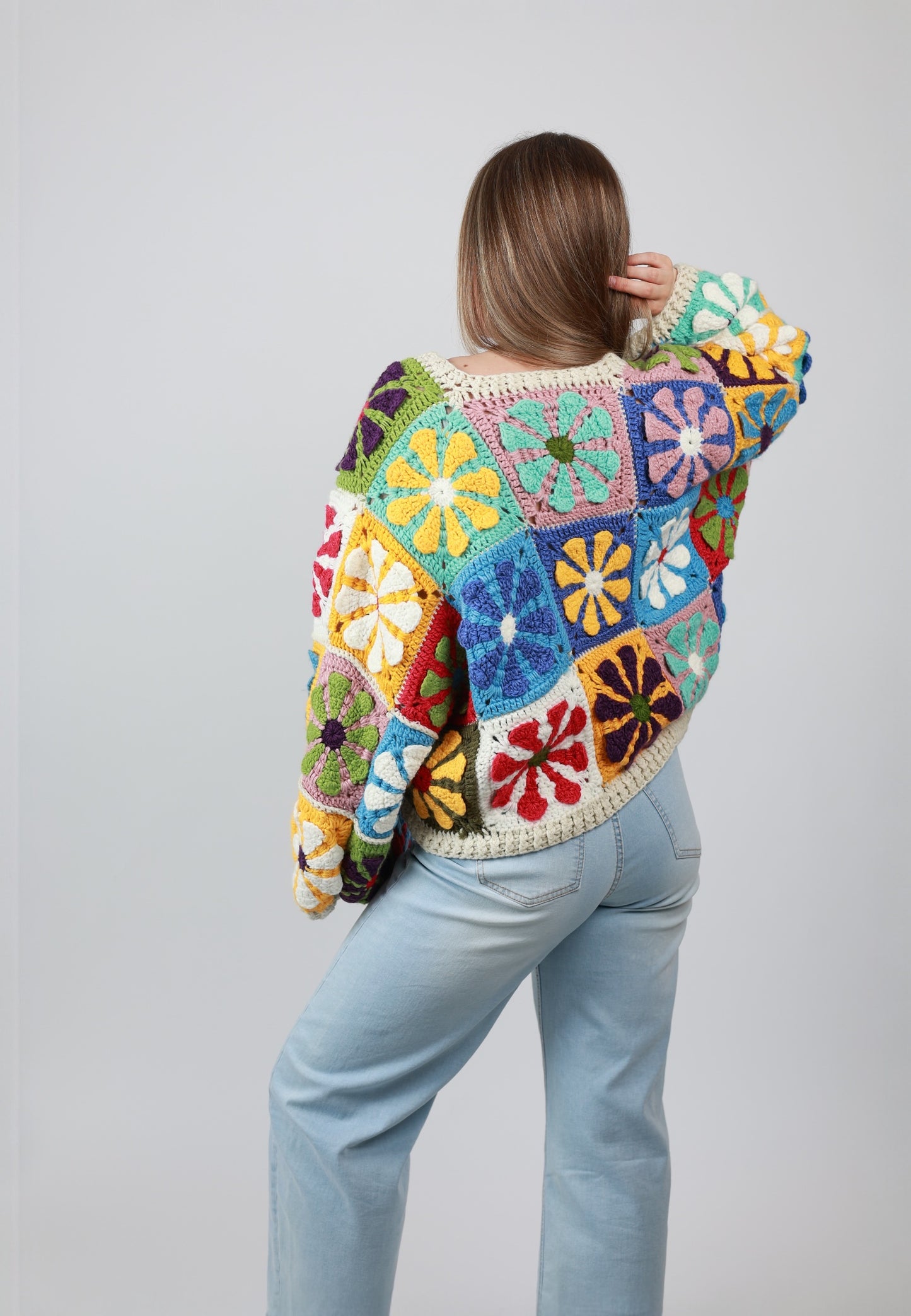 Maya Boho Flower-Cardigan – Handgemacht im Häkel-Look